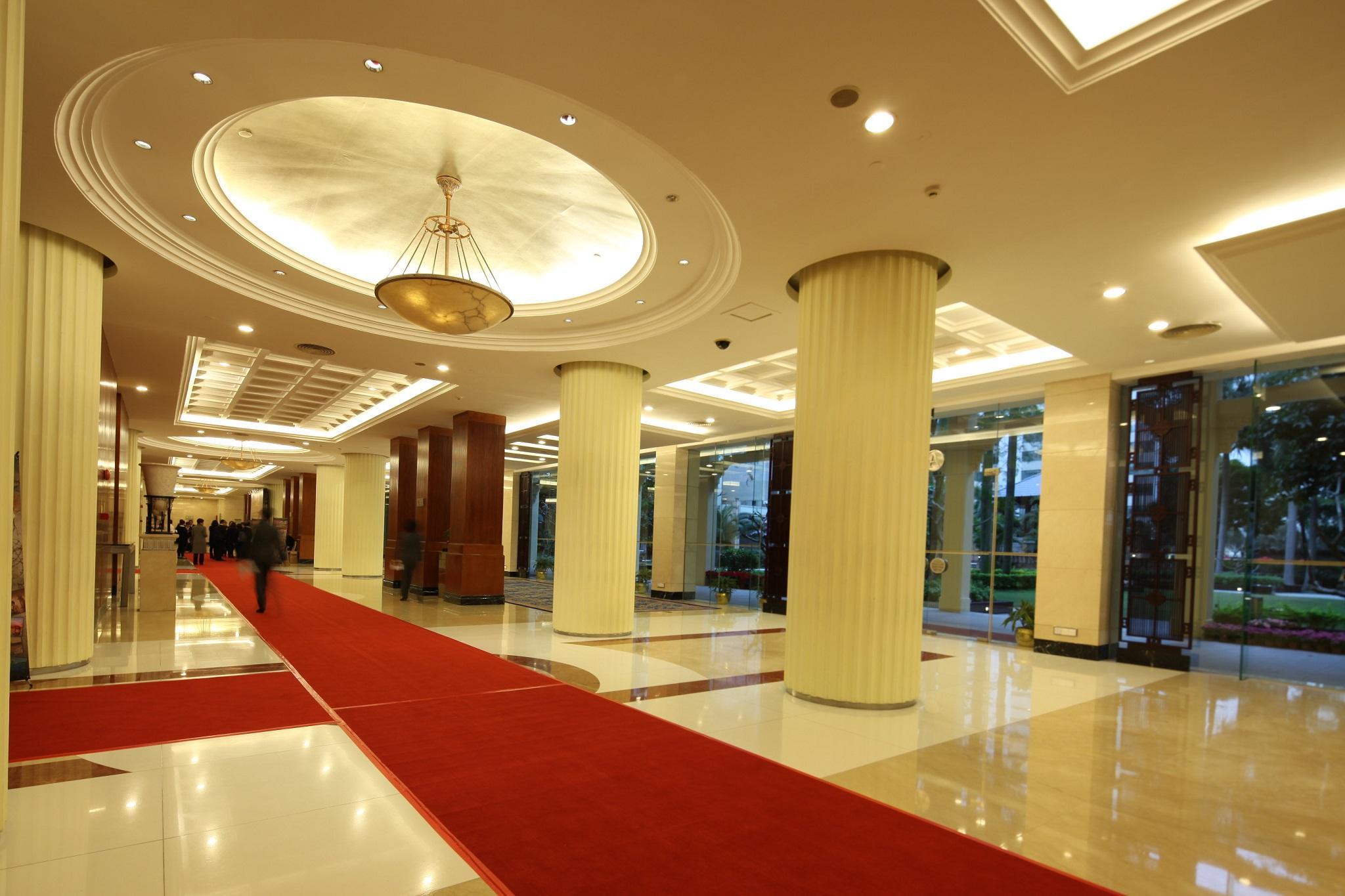 Dong Fang Hotel Guangzhou-Free Canton Fair Shuttle Bus And Registration Counter Exterior photo